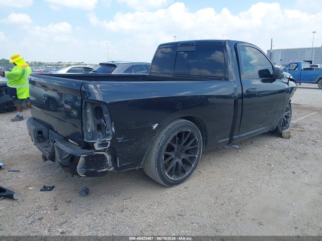 3C6JR6AT5HG745864 RAM 1500 Express 4x2 6&#039;4 Box