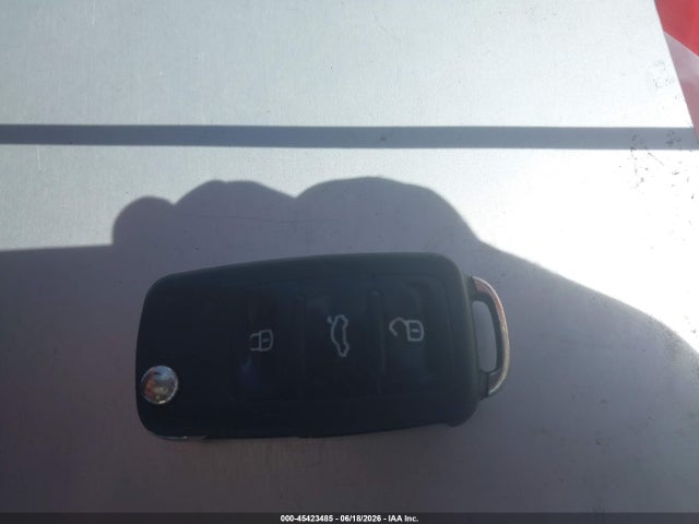 1VWDT7A37HC032882 Volkswagen Passat 1.8t R-line