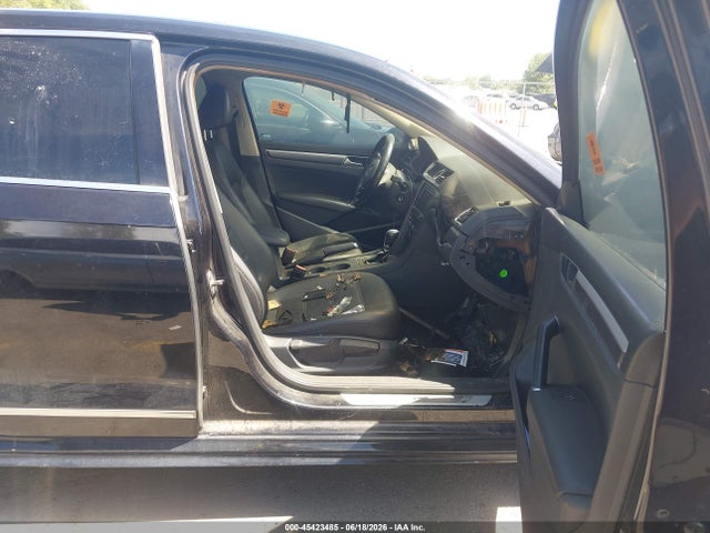 1VWDT7A37HC032882 Volkswagen Passat 1.8t R-line