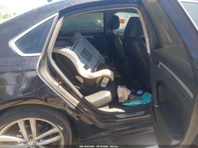 1VWDT7A37HC032882 Volkswagen Passat 1.8t R-line