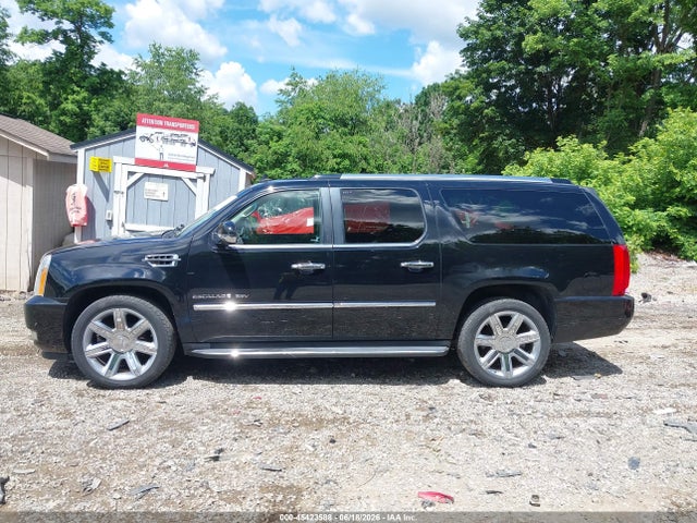 45423588 :رقم المزاد ، 1GYS4HEFXER151904 vin ، 2014 Cadillac Escalade Esv Luxury مزاد بيع