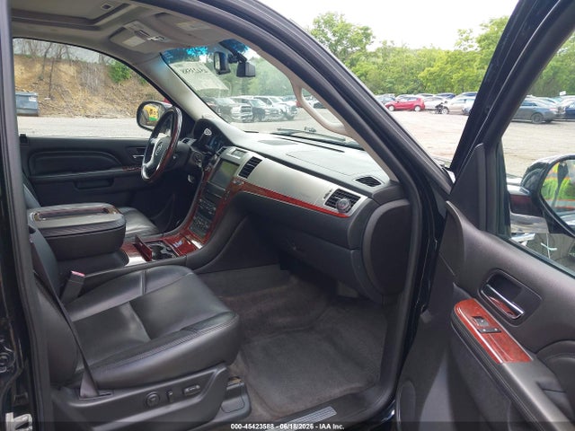 45423588 :رقم المزاد ، 1GYS4HEFXER151904 vin ، 2014 Cadillac Escalade Esv Luxury مزاد بيع