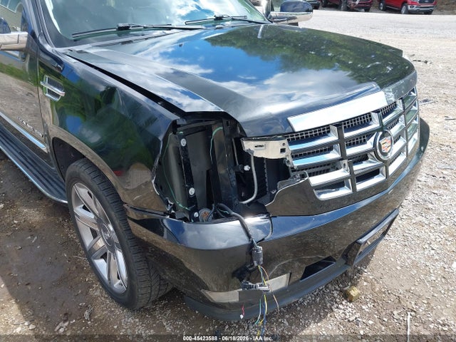 45423588 :رقم المزاد ، 1GYS4HEFXER151904 vin ، 2014 Cadillac Escalade Esv Luxury مزاد بيع