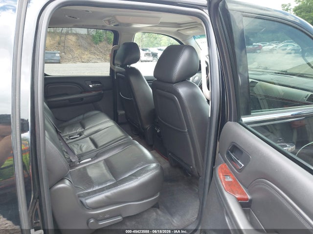 45423588 :رقم المزاد ، 1GYS4HEFXER151904 vin ، 2014 Cadillac Escalade Esv Luxury مزاد بيع