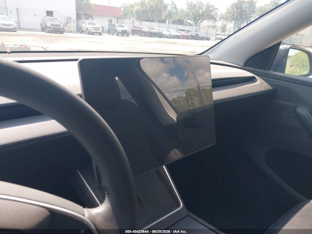 Продаж на аукціоні авто 2026 Tesla Model Y All-wheel Drive/long Range Launch Series/premium All-wheel Drive, vin: 7SAYGDEEXTA405573, номер лоту: 45423644