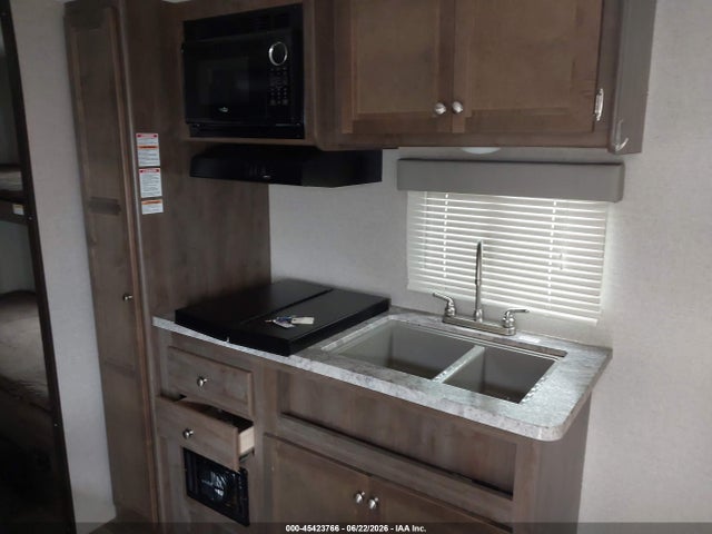 Keystone Coleman 2018 4YDT19220JM938925 Image 12