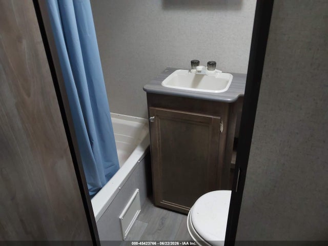 Keystone Coleman 2018 4YDT19220JM938925 Image 13