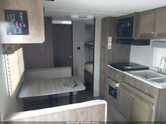 Keystone Coleman 2018 4YDT19220JM938925 Image 5