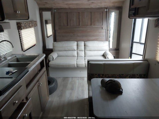 Keystone Coleman 2018 4YDT19220JM938925 Image 8