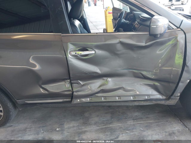 5N1AT2MT0JC734659 Nissan Rogue Sl