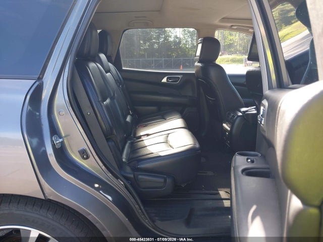 45423831 :رقم المزاد ، 5N1DR2MM4HC603653 vin ، 2017 Nissan Pathfinder Platinum مزاد بيع