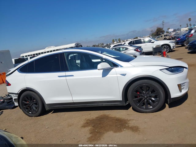 Tesla Model X 60d/70d/75d/90d 2016 5YJXCAE28GF004346 Image 13