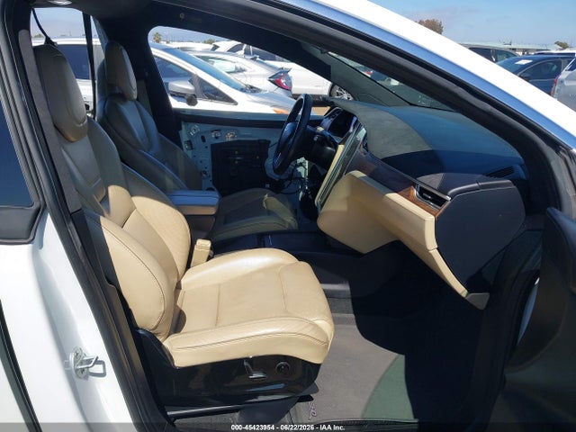 Tesla Model X 60d/70d/75d/90d 2016 5YJXCAE28GF004346 Image 5