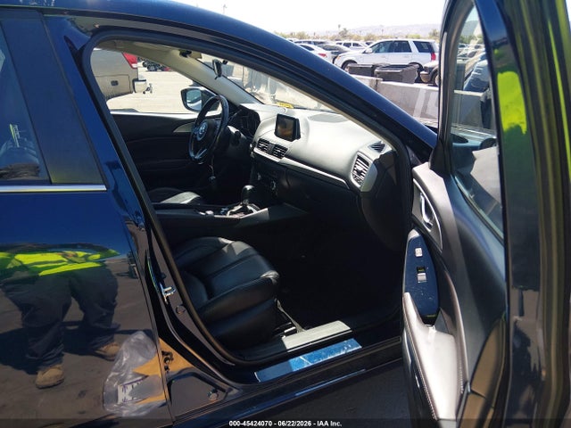 2018 Mazda Mazda3 Touring მანქანა იყიდება აუქციონზე, vin: 3MZBN1L31JM204615, აუქციონის ნომერი: 45424070
