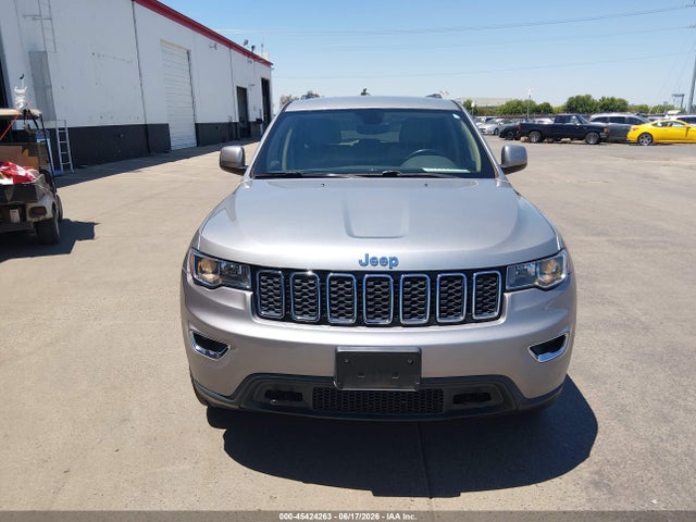 1C4RJFAG4HC653637 Jeep Grand Cherokee Laredo 4x4