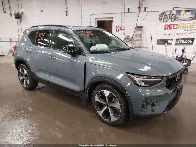 2023 Volvo Xc40 B5 Plus Dark Theme მანქანა იყიდება აუქციონზე, vin: YV4L12UW8P2943219, აუქციონის ნომერი: 45424275