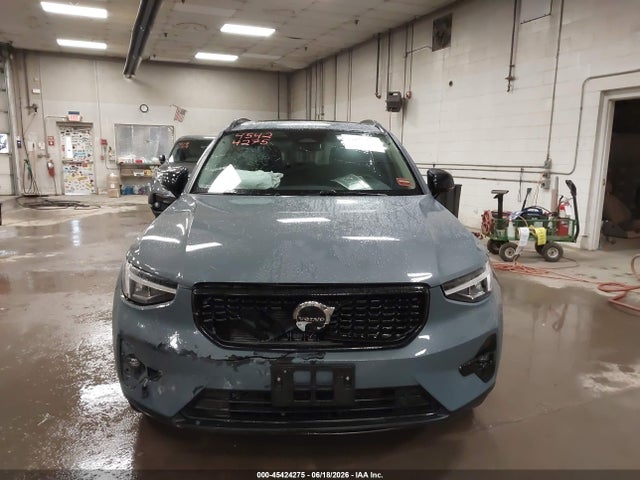2023 Volvo Xc40 B5 Plus Dark Theme მანქანა იყიდება აუქციონზე, vin: YV4L12UW8P2943219, აუქციონის ნომერი: 45424275