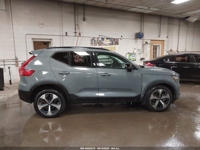 2023 Volvo Xc40 B5 Plus Dark Theme მანქანა იყიდება აუქციონზე, vin: YV4L12UW8P2943219, აუქციონის ნომერი: 45424275