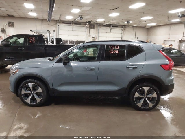2023 Volvo Xc40 B5 Plus Dark Theme მანქანა იყიდება აუქციონზე, vin: YV4L12UW8P2943219, აუქციონის ნომერი: 45424275