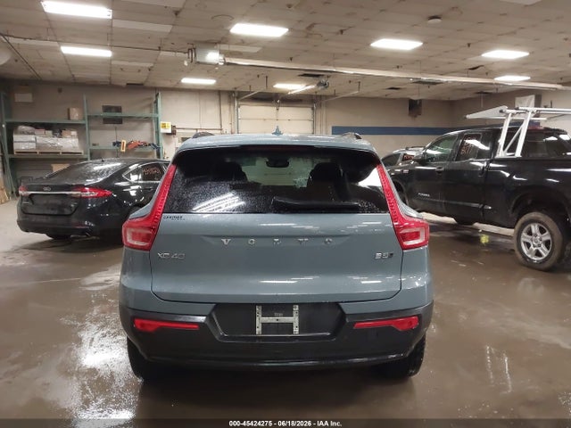 2023 Volvo Xc40 B5 Plus Dark Theme მანქანა იყიდება აუქციონზე, vin: YV4L12UW8P2943219, აუქციონის ნომერი: 45424275