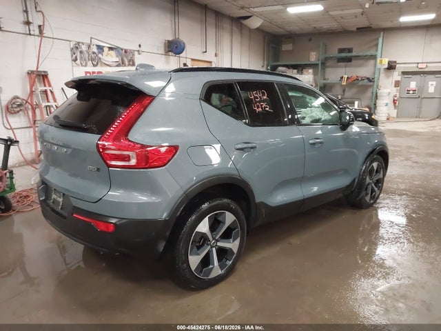 2023 Volvo Xc40 B5 Plus Dark Theme მანქანა იყიდება აუქციონზე, vin: YV4L12UW8P2943219, აუქციონის ნომერი: 45424275