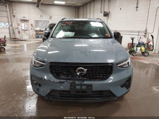 2023 Volvo Xc40 B5 Plus Dark Theme მანქანა იყიდება აუქციონზე, vin: YV4L12UW8P2943219, აუქციონის ნომერი: 45424275