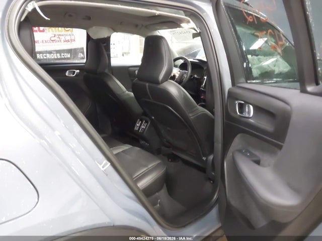 2023 Volvo Xc40 B5 Plus Dark Theme მანქანა იყიდება აუქციონზე, vin: YV4L12UW8P2943219, აუქციონის ნომერი: 45424275