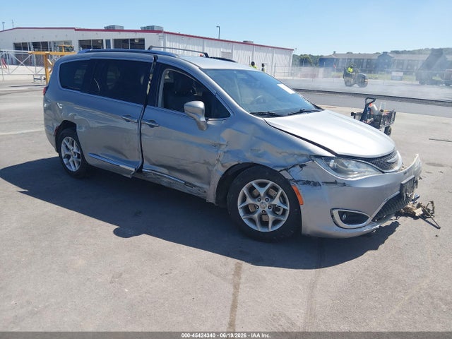 Aukcja sprzedaży 2020 Chrysler Pacifica Touring L, vin: 2C4RC1BG4LR113734, numer aukcji: 45424340