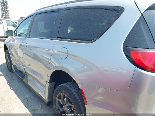 2C4RC1EG6JR330503 Chrysler Pacifica Touring L Plus