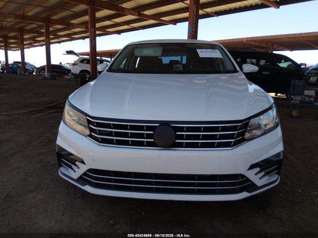Aukcja sprzedaży 2017 Volkswagen Passat 1.8t R-line, vin: 1VWDT7A39HC068203, numer aukcji: 45424669