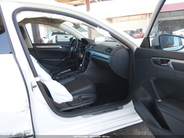 Aukcja sprzedaży 2017 Volkswagen Passat 1.8t R-line, vin: 1VWDT7A39HC068203, numer aukcji: 45424669