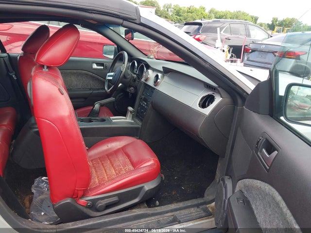 45424724 :رقم المزاد ، 1ZVHT84N155175640 vin ، 2005 Ford Mustang مزاد بيع