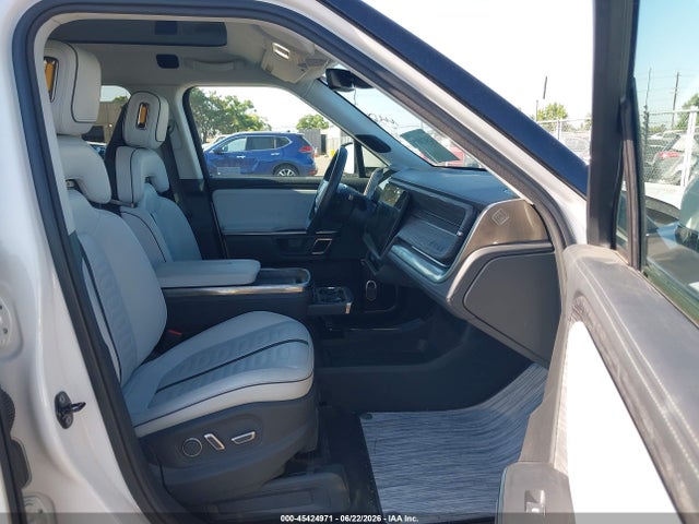Rivian R1t Adventure 2022 7FCTGAAA3NN013254 Image 5