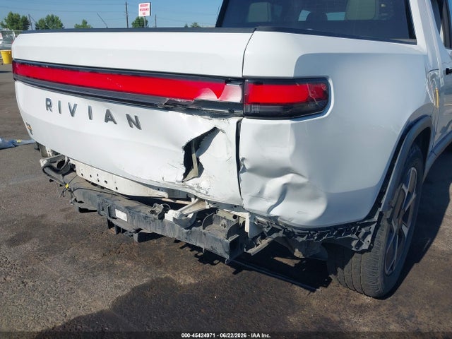 Rivian R1t Adventure 2022 7FCTGAAA3NN013254 Image 6