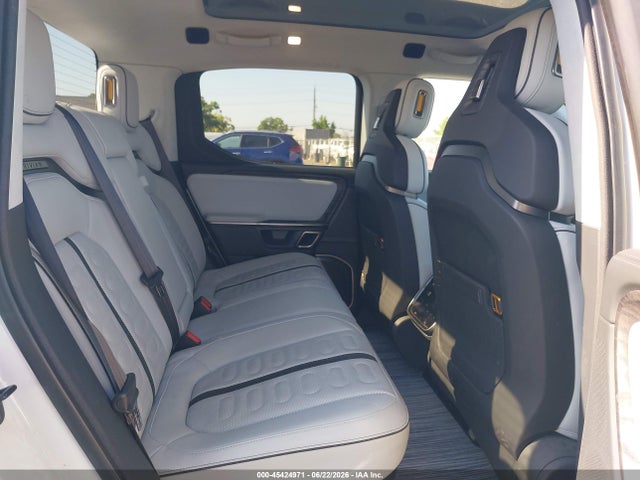 Rivian R1t Adventure 2022 7FCTGAAA3NN013254 Image 8