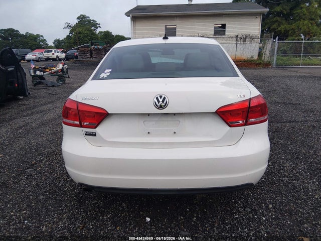 2015 Volkswagen Passat 1.8t Limited Edition მანქანა იყიდება აუქციონზე, vin: 1VWAS7A30FC105951, აუქციონის ნომერი: 45424989