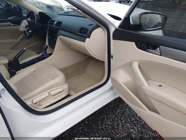 2015 Volkswagen Passat 1.8t Limited Edition მანქანა იყიდება აუქციონზე, vin: 1VWAS7A30FC105951, აუქციონის ნომერი: 45424989