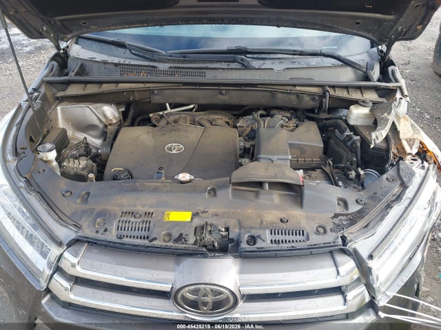 Toyota Highlander Limited 2018 5TDYZRFH9JS243606 Image 10