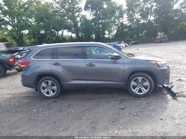 Toyota Highlander Limited 2018 5TDYZRFH9JS243606 Image 13