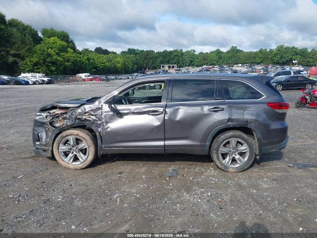 Toyota Highlander Limited 2018 5TDYZRFH9JS243606 Image 14