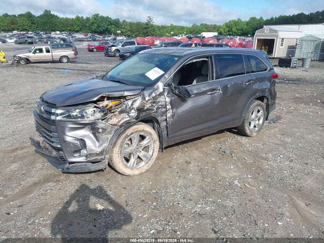 Toyota Highlander Limited 2018 5TDYZRFH9JS243606 Image 2