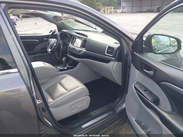 Toyota Highlander Limited 2018 5TDYZRFH9JS243606 Image 5