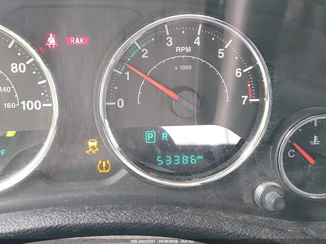 2015 Jeep Wrangler Unlimited Sport მანქანა იყიდება აუქციონზე, vin: 1C4BJWDGXFL577724, აუქციონის ნომერი: 45425357