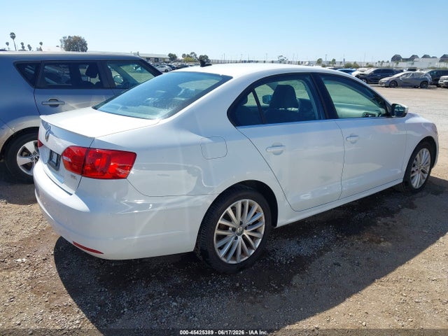 3VWL17AJ5EM441957 Volkswagen Jetta 1.8t Sel