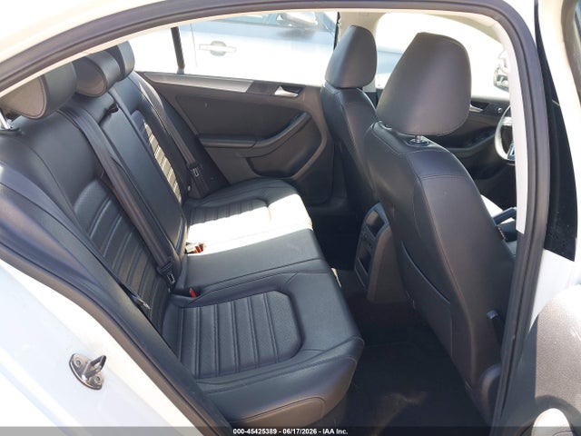 3VWL17AJ5EM441957 Volkswagen Jetta 1.8t Sel
