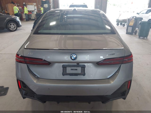 WBY33FK04RCP97271 BMW I5 Edrive40