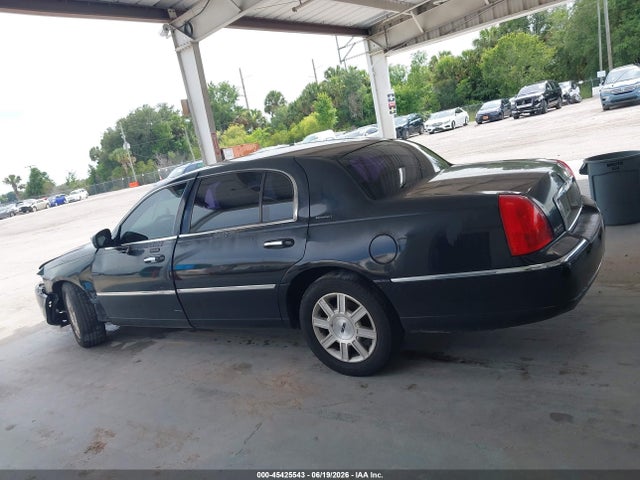 2011 Lincoln Town Car Executive L მანქანა იყიდება აუქციონზე, vin: 2LNBL8EV6BX762882, აუქციონის ნომერი: 45425543