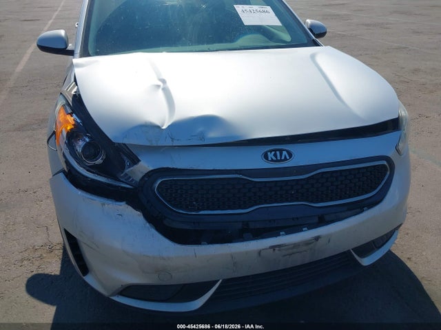 KNDCB3LC6J5153078 KIA NIRO LX