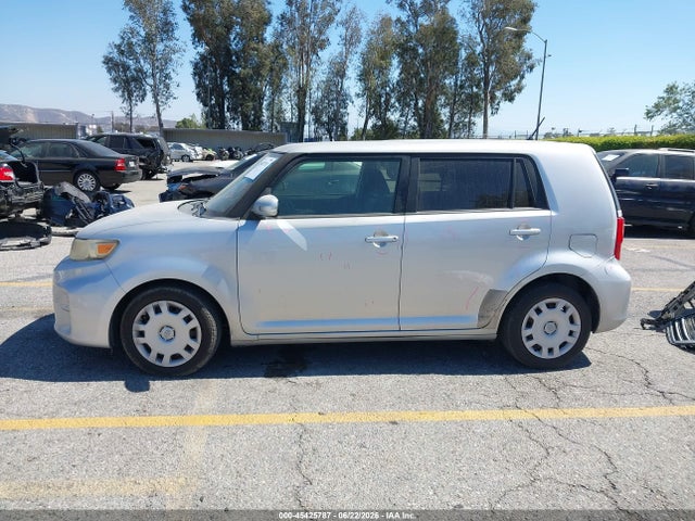 Scion XB 2014 JTLZE4FE5EJ052331 Image 14
