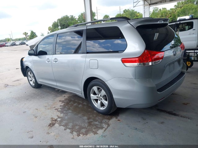 45425812 :رقم المزاد ، 5TDKK3DC6BS126937 vin ، 2011 Toyota Sienna Le V6 مزاد بيع